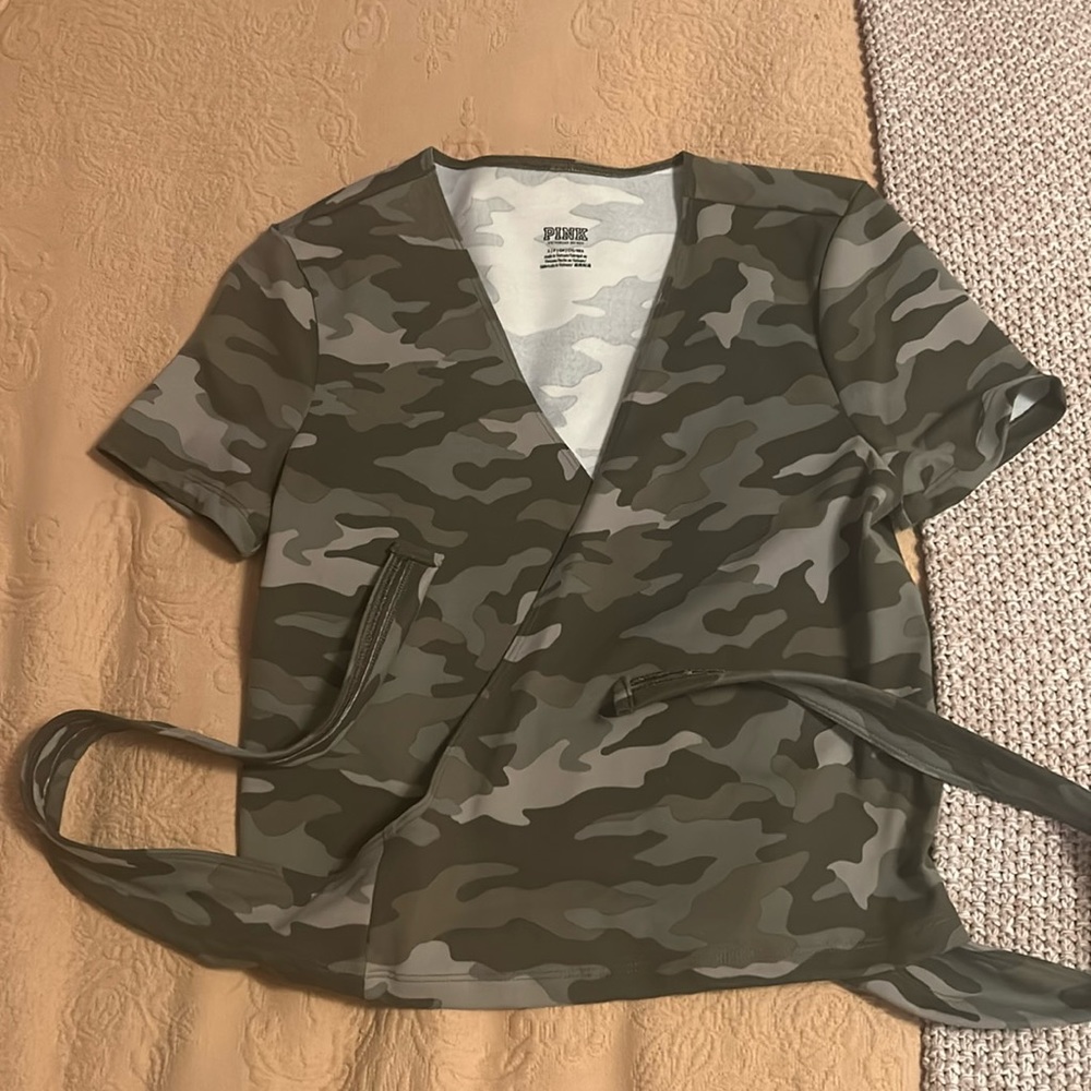 Victoria’s Secret PINK top